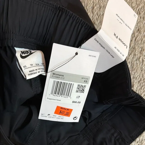 Nike Black Cargo Pants - Picture 2 of 3